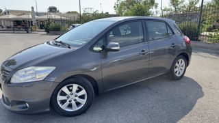 Toyota Auris 2011