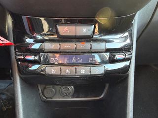 Peugeot 208 2016 active-thumb-14