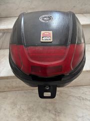 Givi μπαγκαζιέρα με τη βάση της