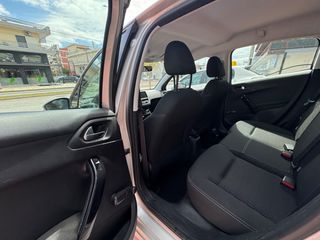 Peugeot 208 2016 1.2 VTi Active-thumb-4