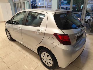 Toyota Yaris 2016-thumb-4
