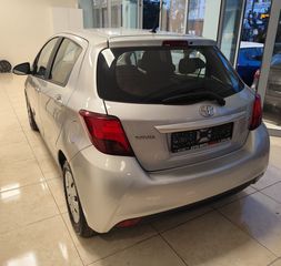 Toyota Yaris 2016-thumb-5