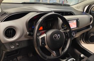 Toyota Yaris 2016-thumb-11