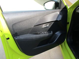 Peugeot 208 2025 1.2 PURETECH STYLE-thumb-6