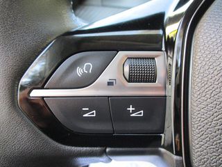 Peugeot 208 2025 1.2 PURETECH STYLE-thumb-11