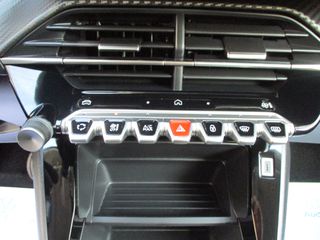 Peugeot 208 2025 1.2 PURETECH STYLE-thumb-21