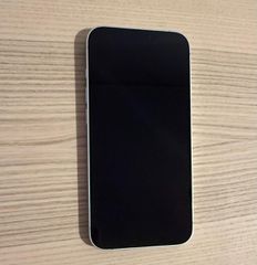 iPhone 16e-thumb-1