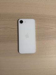 iPhone 16e-thumb-4