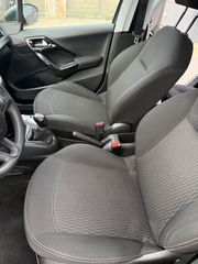 Peugeot 208 2017-thumb-12