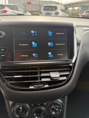 Peugeot 208 2017-thumb-14