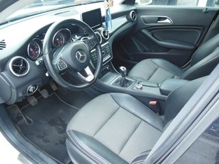 Mercedes-Benz GLA 180 2017 DIESEL-thumb-6