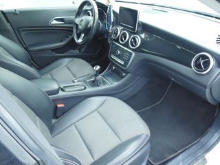 Mercedes-Benz GLA 180 2017 DIESEL-thumb-7