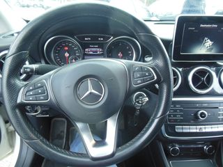 Mercedes-Benz GLA 180 2017 DIESEL-thumb-10