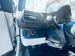 Toyota iQ 2013 VVTI-thumb-14