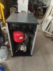 ΠΩΛΕΙΤΑΙ ΛΕΒΗΤΑΣ ΣΥΜΠΎΚΝΩΣΗΣ ΠΕΤΡΕΛΑΊΟΥ 45kw με καυστήρα και κυκλοφόρητη μια εβδομάδα χρησιμοποιημένος για εργαστηριακούς ελέγχους πιστοποίησης