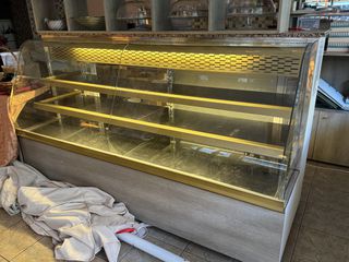 Ψυγείο βιτρίνα κουρμπαριστό με καθρέπτες μαύρους
