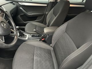 Skoda Octavia 2017-thumb-12