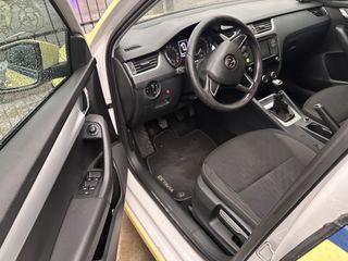 Skoda Octavia 2017-thumb-5