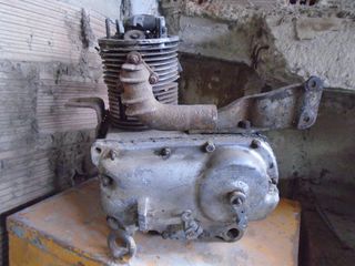 Heinkel Tourist 103A  Cylinder head 404.301-700.01 rockers clutch basket cover exhaust manifold muffler pipe intake stator generator coil aletrnator gearbox crank crankcase