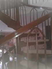 ΕΣΩΤΕΡΙΚΗ ΣΚΑΛΑ ΜΕΤΑΛΛΙΚΗ ΜΕ ΕΠΕΝΔΥΣΗ ΞΥΛΟΥ