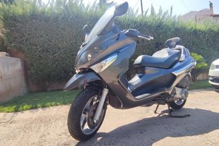Piaggio XEvo 250 2010-thumb-1