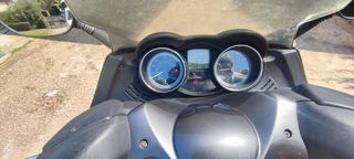Piaggio XEvo 250 2010-thumb-5