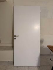 πόρτα εσωτερική με χερούλι 1.85 χ 0.80 βαμμένη λευκή