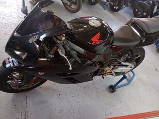 Honda CBR 1000RR 2006-thumb-8