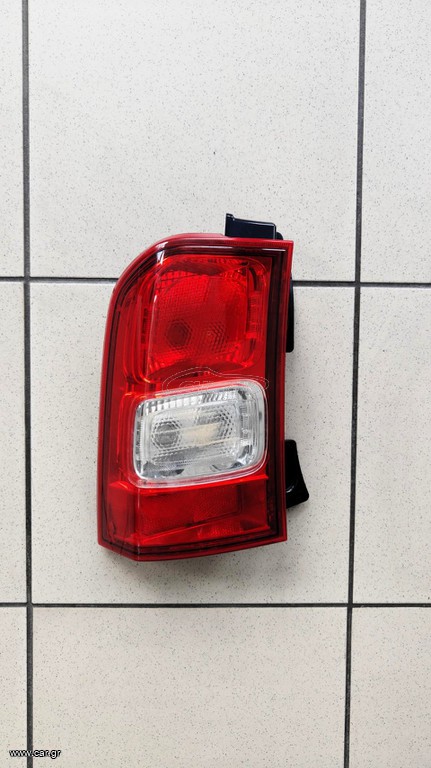 Πίσω Αριστερό φανάρι απο SUZUKI  IGNIS 16-19