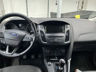 Ford Focus 2015 Titanium-thumb-4