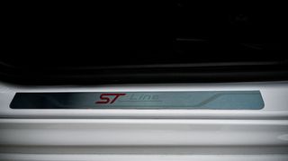 Ford Focus 2020 ST-Line-thumb-5