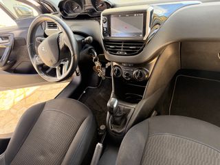 Peugeot 208 2018 Style-thumb-40
