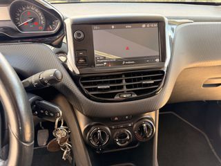 Peugeot 208 2018 Style-thumb-46