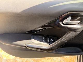 Peugeot 208 2018 Style-thumb-33