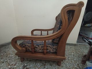 Ξύλινες πολυθρόνες με μαξιλάρια-thumb-1