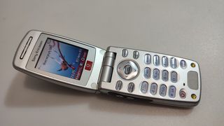 Sony Ericsson Z600-thumb-1