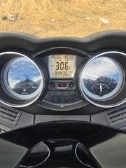 Piaggio XEvo 250 2016-thumb-4