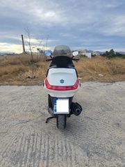 Piaggio XEvo 250 2016-thumb-1