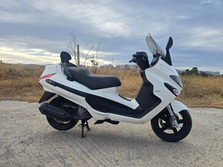 Piaggio XEvo 250 2016-thumb-3
