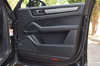 Porsche Cayenne 2023 COUPE S E-HYBRID GTS PLATINUM EDITION PLUG-IN-thumb-63