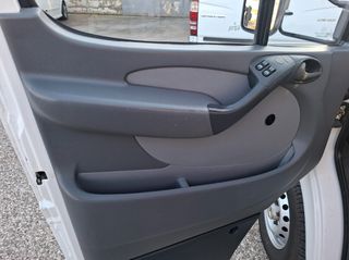 Mercedes-Benz Sprinter 2002-thumb-12
