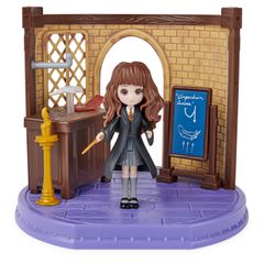 Spin Master Wizarding World 6061846 Harry Potter - Hogwarts Wizarding Classroom Playset