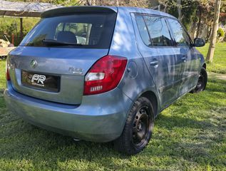 Skoda Fabia 2009 FABIA 1.2-thumb-4