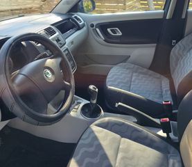 Skoda Fabia 2009 FABIA 1.2-thumb-6