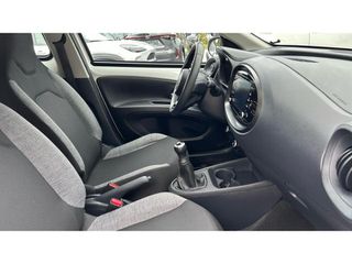 Toyota Aygo 2023 X-PLAY CLIMA SMART KEY-thumb-15