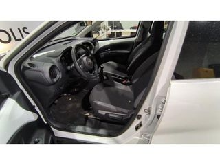 Toyota Aygo 2023 X-PLAY CLIMA SMART KEY-thumb-13