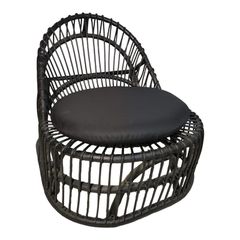 Πολυθρόνα Tromso paakoworld pe rattan σε μαύρη απόχρωση με μαύρο μαξιλάρι 80x85x98εκ