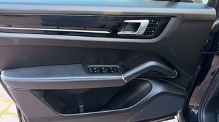 Porsche Cayenne 2021 E-Hybrid-thumb-45