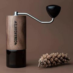 Comandante C40 MK4 Nitro Virginia Walnut Χειροκίνητος Μύλος Άλεσης Καφέ Brown