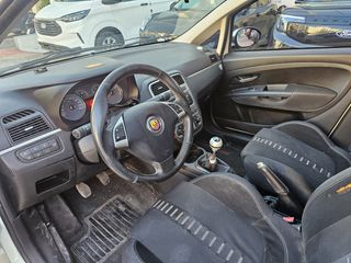 Fiat Grande Punto 2009-thumb-3
